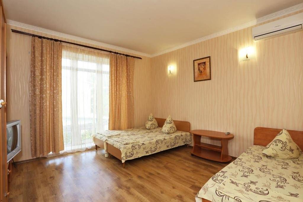 Трехместный номер эконом-класса